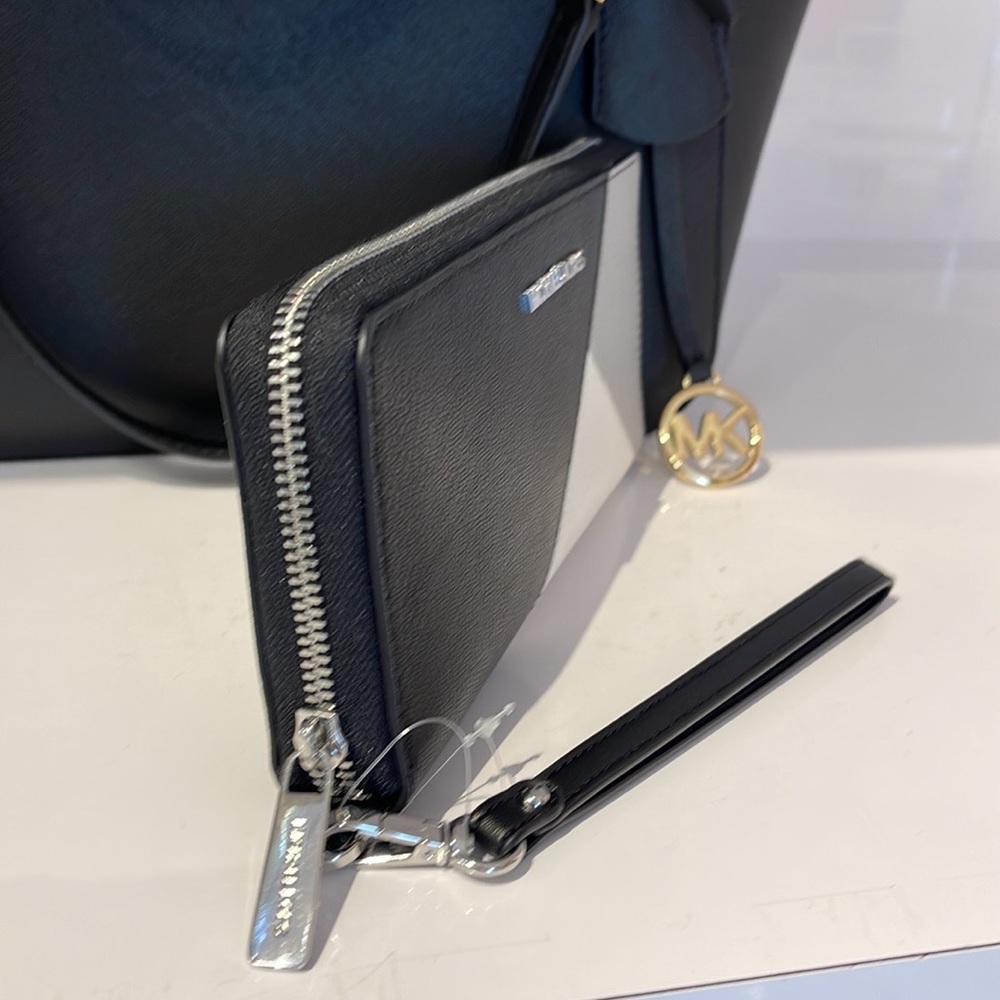 MICHAEL KORS LARGE TRAVEL CONTINENTAL WRISTLET WALLET PHONEHOLDER Black Multi - Picture 11 of 16